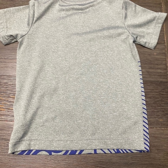 Nike Kids Grey and Blue Graphic T-Shirt - Picture 4 of 5